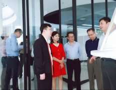 广东省工业和信息化局莅临开云官方端网站登录入口-开云(中国)调研制造业创新中心建设情况 